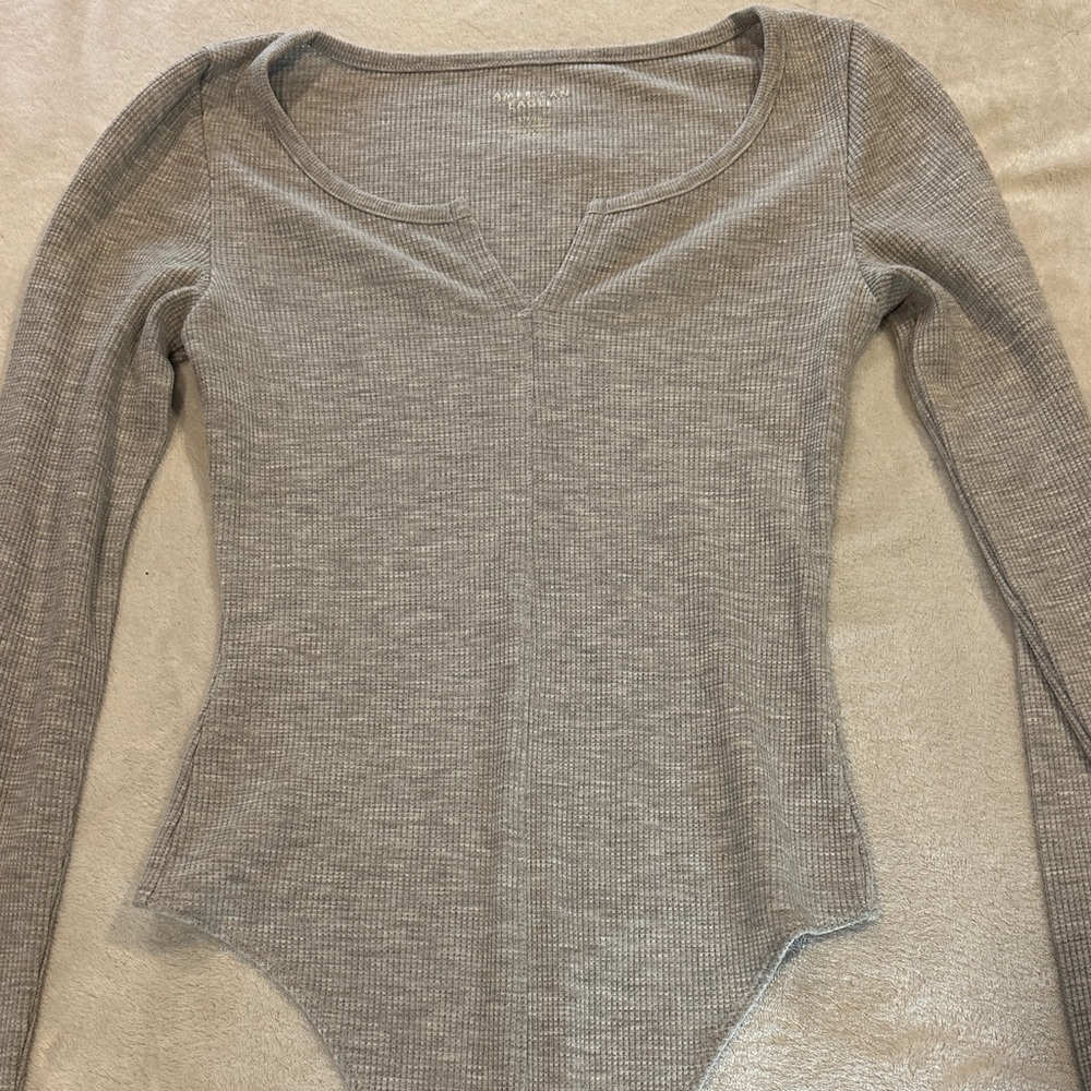AE- Gray Ribbed Long Sleeve Bodysuit size small